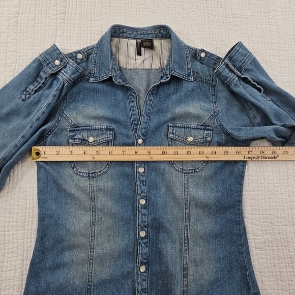 Passport Medium Wash Denim Shirt Women's Medium Pearl Snap Buttons EUC Western - Picture 8 of 14
